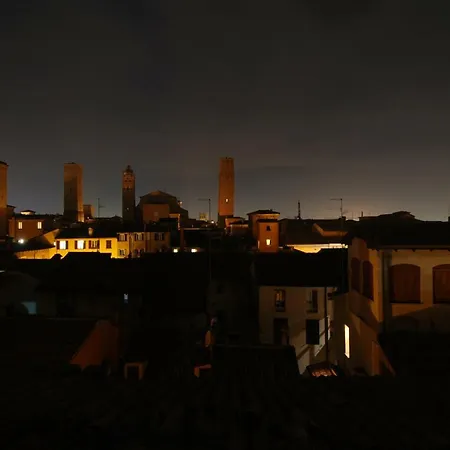 Con Altana Panoramica A 2 Min Dalle Due Torri Apartament