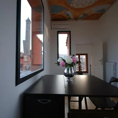 Appartamento Con Altana Panoramica A 2 Min Dalle Due Torri *