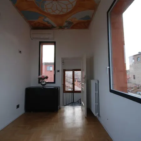 Appartamento Con Altana Panoramica A 2 Min Dalle Due Torri Διαμέρισμα