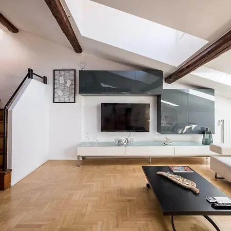 Appartamento Con Altana Panoramica A 2 Min Dalle Due Torri Διαμέρισμα