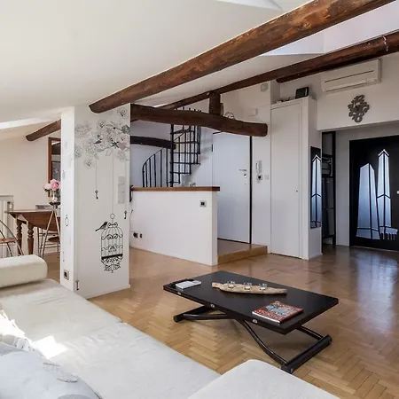 Appartamento Con Altana Panoramica A 2 Min Dalle Due Torri Διαμέρισμα *