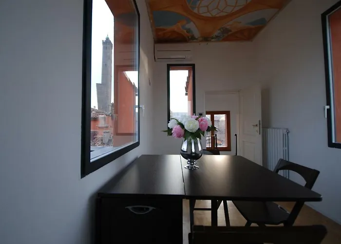 Appartamento con Altana Panoramica a 2 min dalle Due Torri *