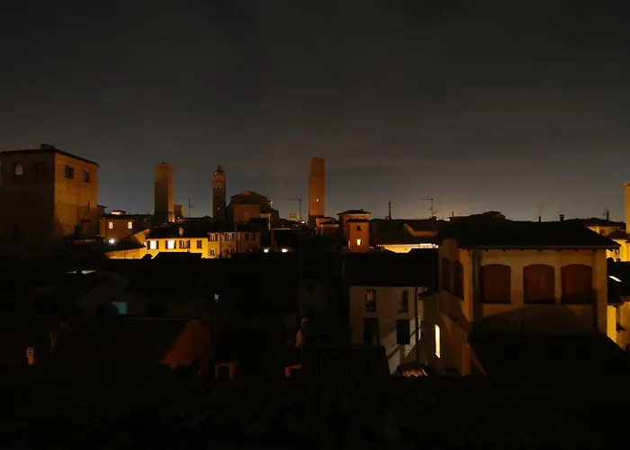 Appartamento Con Altana Panoramica A 2 Min Dalle Due Torri Apartamento