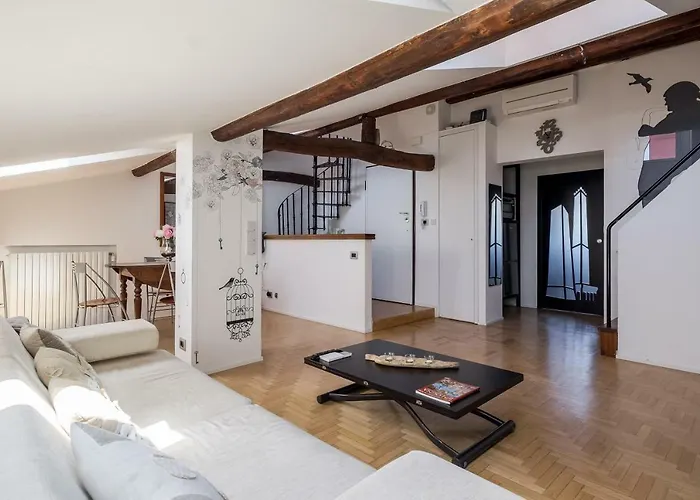 Appartamento Con Altana Panoramica A 2 Min Dalle Due Torri Lägenhet *