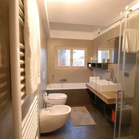 Appartamento Con Altana Panoramica A 2 Min Dalle Due Torri * Bologna