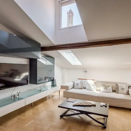Con Altana Panoramica A 2 Min Dalle Due Torri Apartmán *